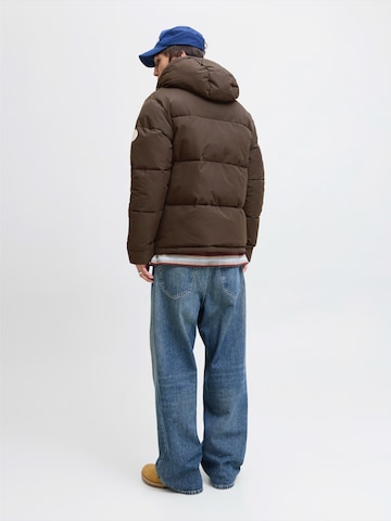 JACK & JONES Winterjas 'JORINWOOD' in Bruin