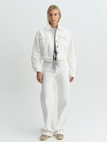 FEMSSY Between-season jacket in White