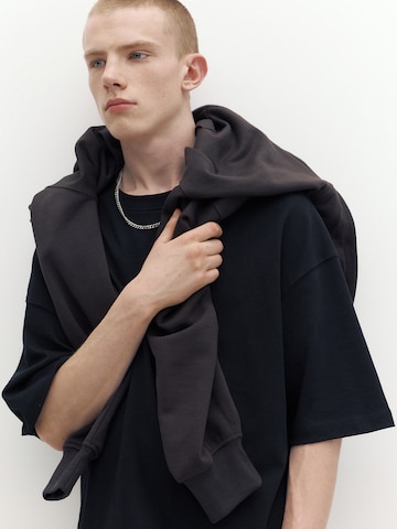 Pull&Bear T-Shirt in Schwarz