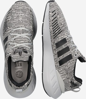 Scarpa sportiva 'SWIFT RUN' di ADIDAS SPORTSWEAR in grigio