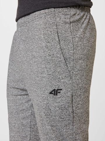 4F - Tapered Pantalón deportivo en gris