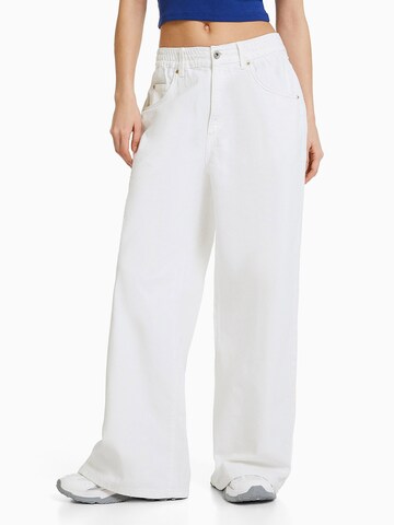 Bershka Wide leg Jeans in Wit: voorkant