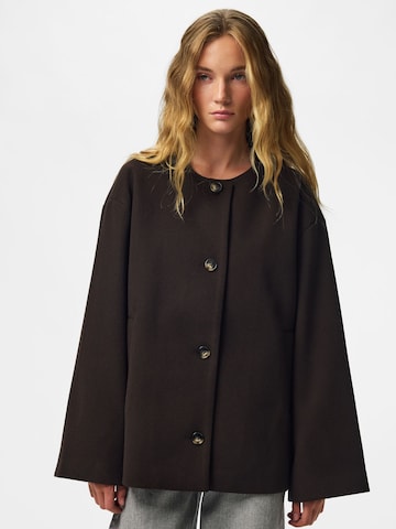 Cappotto di mezza stagione di PIECES in marrone: frontale