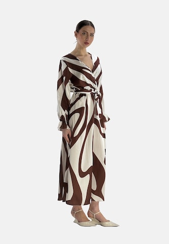 Elara Kleid in Braun