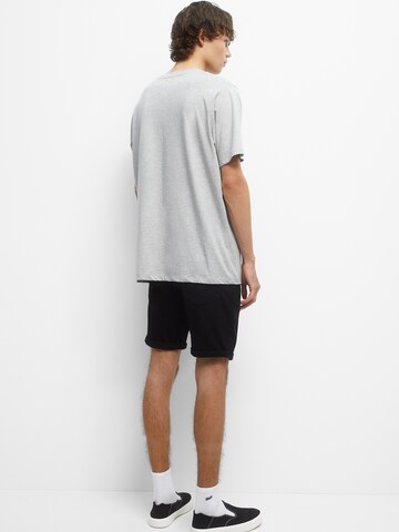 Pull&Bear Regular Shorts in Schwarz