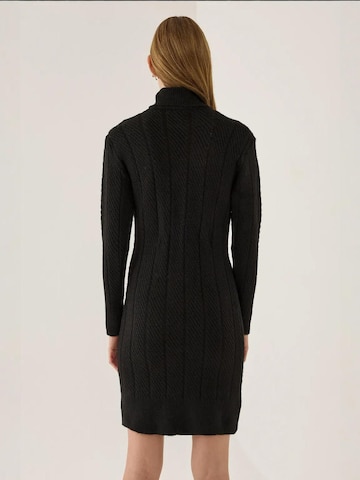 Hiccup Kleid in Schwarz