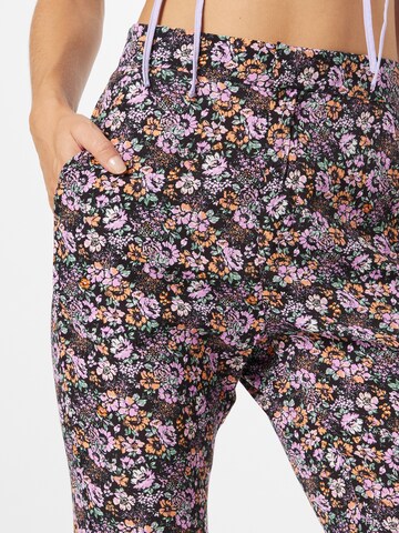 Regular Pantaloni 'Nadine' de la Colourful Rebel pe negru