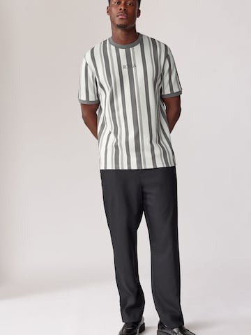 Next T-Shirt in Grau