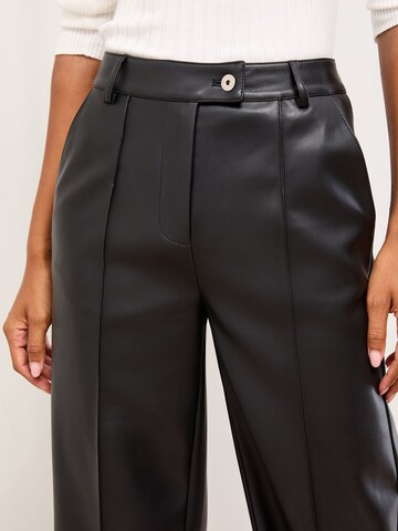 Wide leg Pantaloni di Lipsy in nero