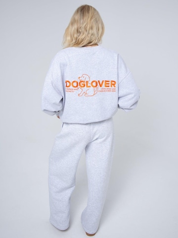 BAYSIDE BOUND Oversized trui 'THE DOGLOVER UNISEX OVERSIZE SWEATER' in Grijs