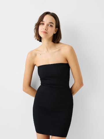 Rochie tricotat de la Bershka pe negru: față