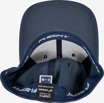 Șapcă de la Flexfit pe albastru