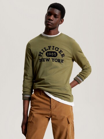 T-Shirt TOMMY HILFIGER en vert : devant