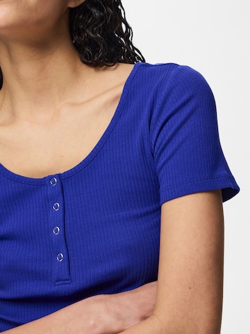 T-shirt 'PCKitte' PIECES en bleu