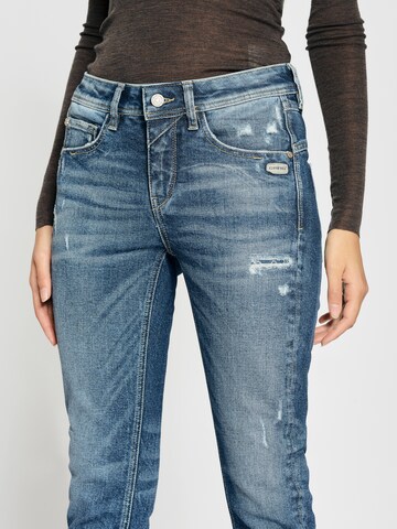 Coupe slim Jean 'Amelie' Gang en bleu