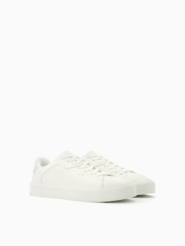 Bershka Sneakers low i hvit