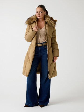 GUESS Steppjacke in Braun