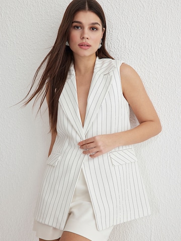 balts Trendyol Uzvalka veste