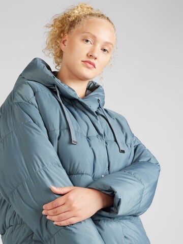 Veste mi-saison 'GEMMA HOLLY' Vero Moda Curve en bleu