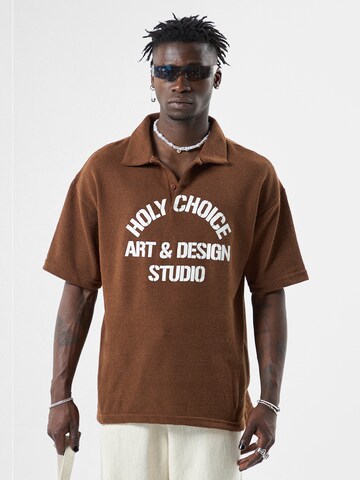 T-Shirt 'Broom' VAMOS CLO en marron : devant