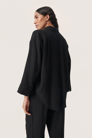 SOAKED IN LUXURY - Blusa 'Vinda' em preto