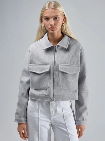 Busem Jacke in Grau: Vorderseite