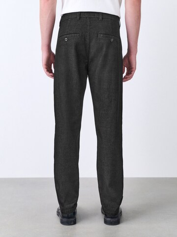 regular Jeans con pieghe di Next in nero