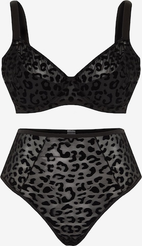 Trendyol CurveT-shirt Kompleti donjeg rublja - crna boja: prednji dio