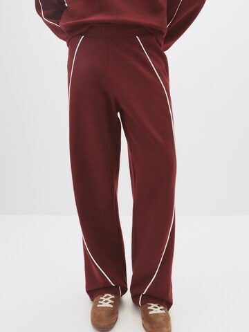 Pull&Bear Regular Housut värissä punainen: etupuoli