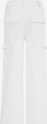 WE Fashion Loose fit Trousers in White