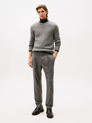 TOMMY HILFIGER Regular Trousers in Grey
