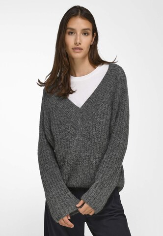 portray berlin Sweatshirt in Grey: front