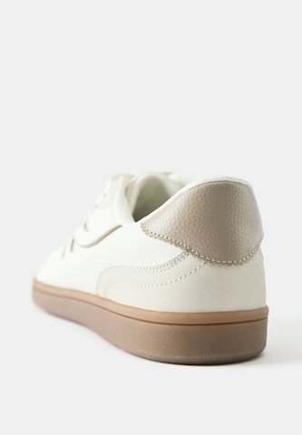 Sneaker low de la Pull&Bear pe maro