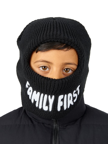 FAMILY 1ST FAMILY 4EVER Beanie 'Big Smile Balaclava' in Black: front
