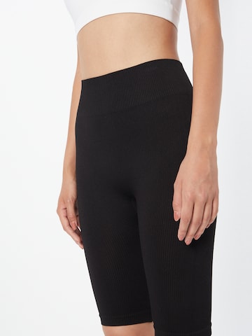 ONLY PLAY - Skinny Leggings 'Jaia' em preto