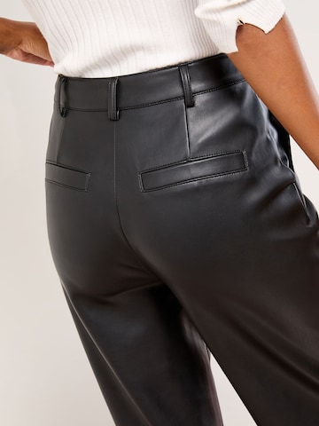 Wide Leg Pantalon à plis Lipsy en noir