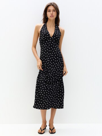 Robe d’été Pull&Bear en noir : devant