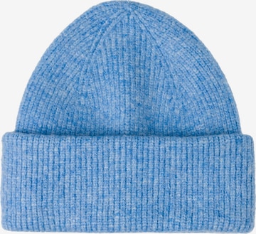 zero Beanie in Blue: front