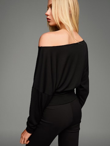 Bershka Majica | črna barva