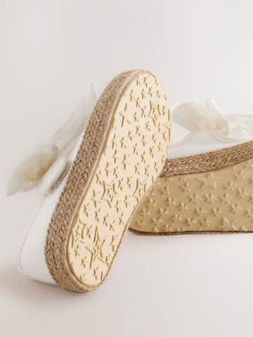 Next - Sapato baixo em branco