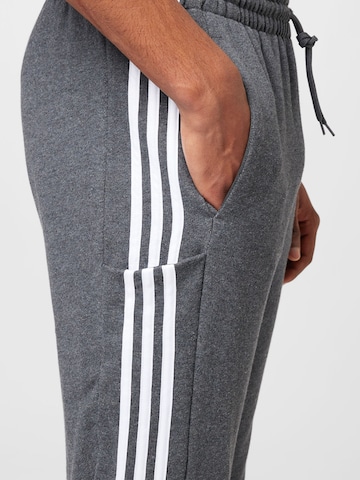 ADIDAS SPORTSWEAR Tapered Sporthose 'Essentials' in Grau