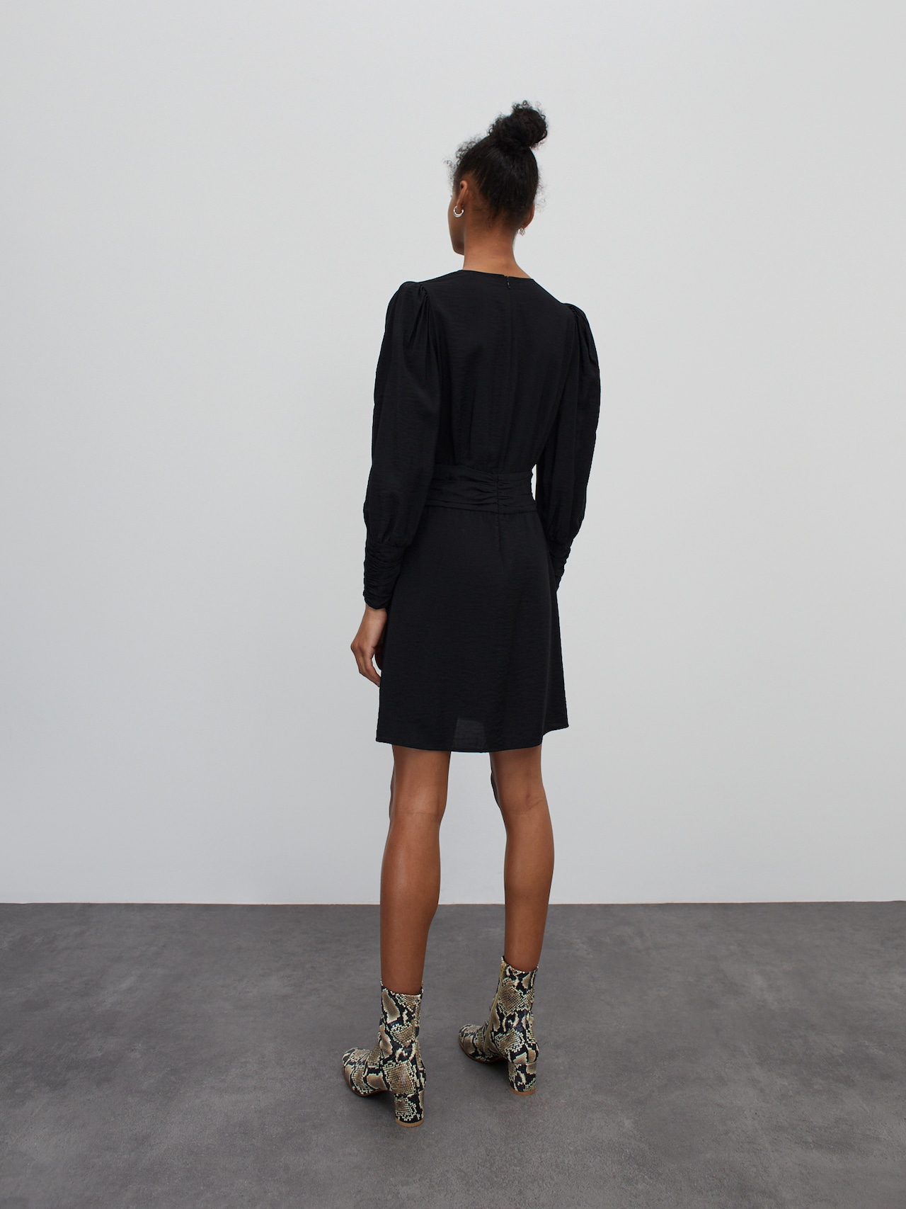 EDITED Produkte Kleid 'Parwin' schwarz