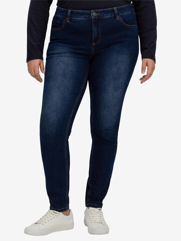 SHEEGO Skinny Jeans in Blauw: voorkant