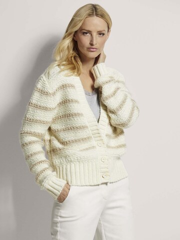 MADELEINE Strickjacke in Weiß: Vorderseite