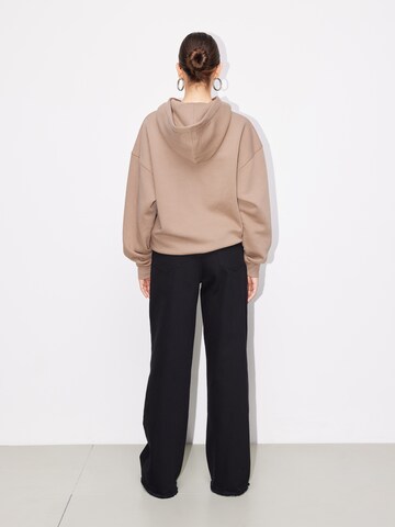 Sweat-shirt 'Mia' LeGer by Lena Gercke en marron : derrière