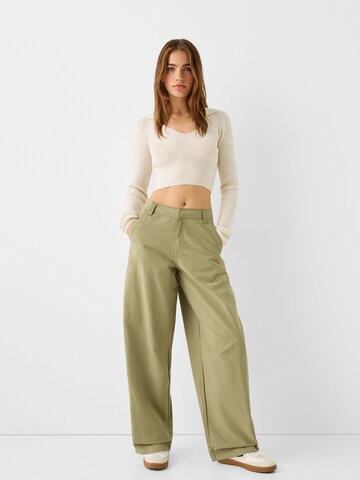 Bershka Voľný strih Chino nohavice - Zelená