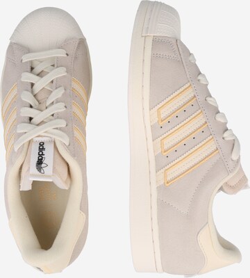 ADIDAS ORIGINALS Matalavartiset tennarit 'Superstar' värissä beige