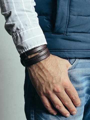 Akitsune Bracelet 'Dark Matter' in Brown: front