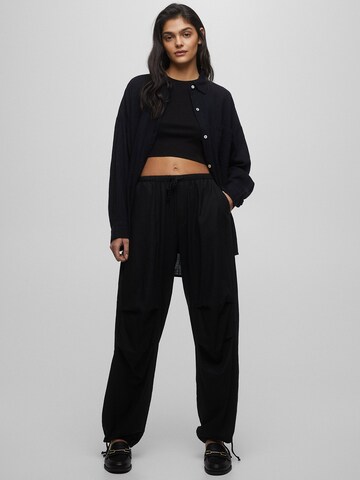 Pull&Bear Loose fit Pants in Black: front
