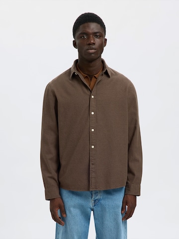SELECTED Regular Fit Hemd 'SLHREGNOAH' in Braun: Vorderseite